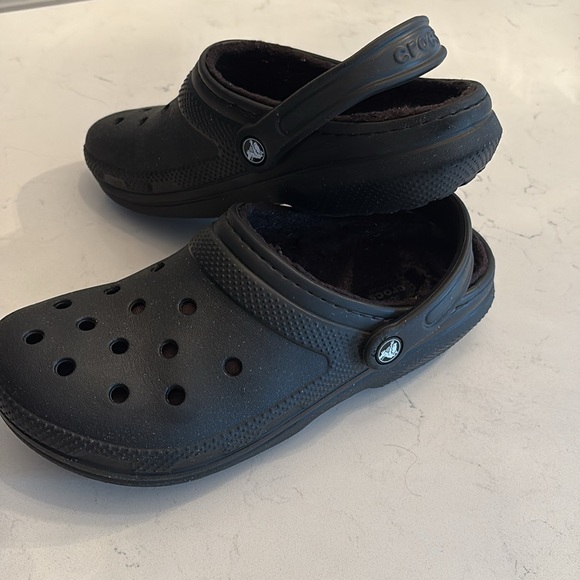 CROCS Black Fleece-Lined Clogs - Picture 2 of 5